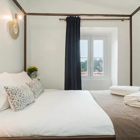 Old Town Apartment *